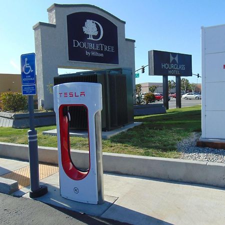 DoubleTree by Hilton Bakersfield Hotell Eksteriør bilde
