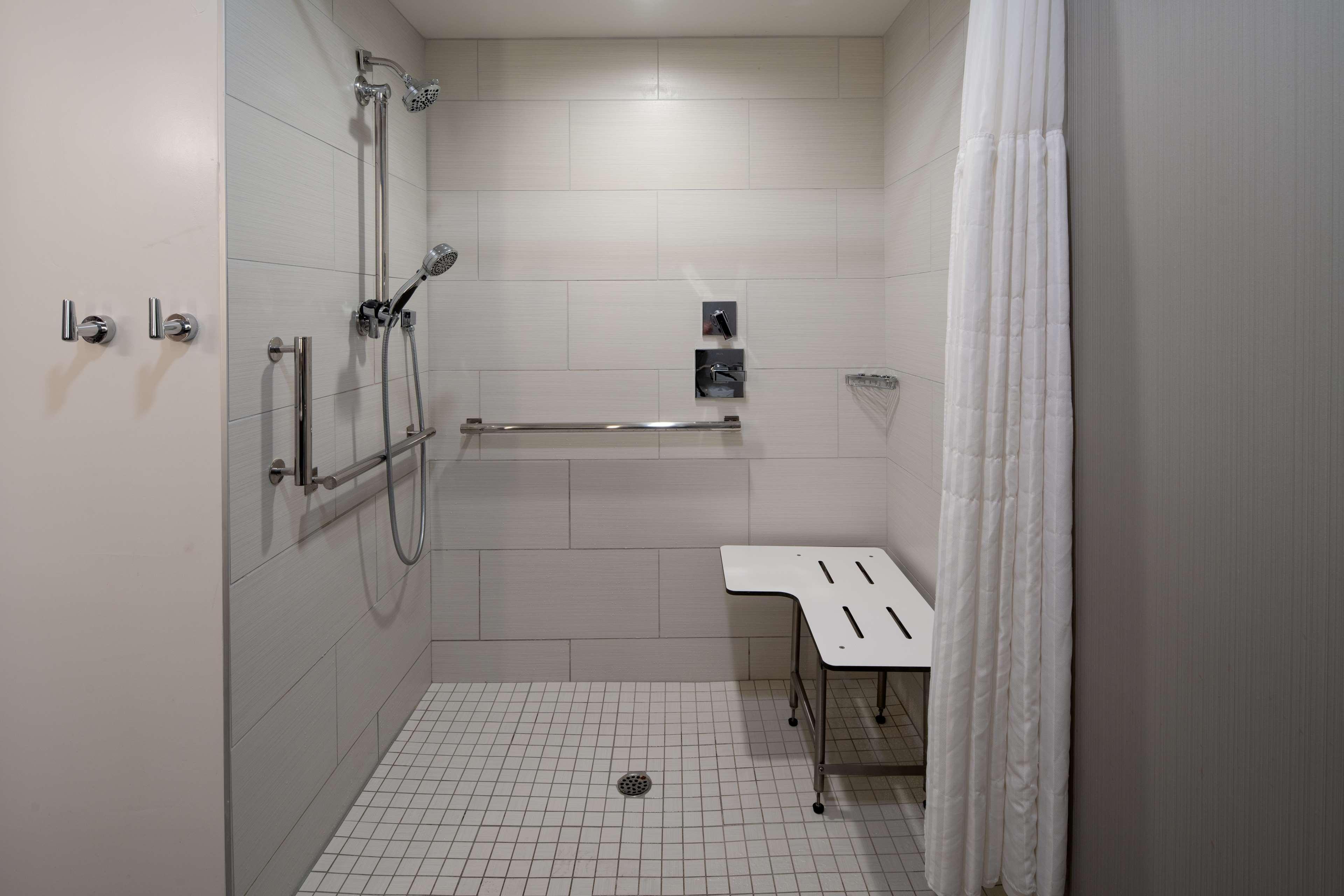 DoubleTree by Hilton Bakersfield Hotell Eksteriør bilde