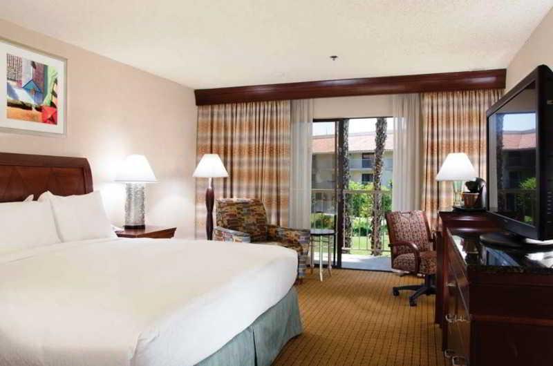 DoubleTree by Hilton Bakersfield Hotell Eksteriør bilde