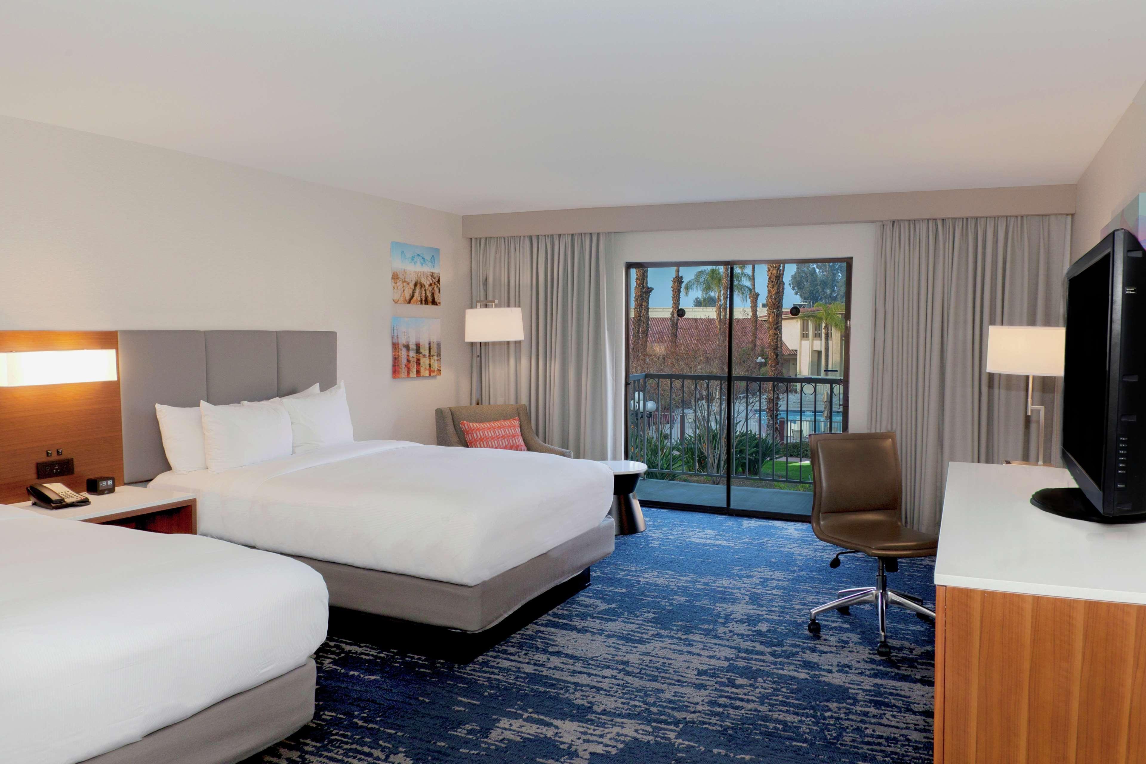 DoubleTree by Hilton Bakersfield Hotell Eksteriør bilde