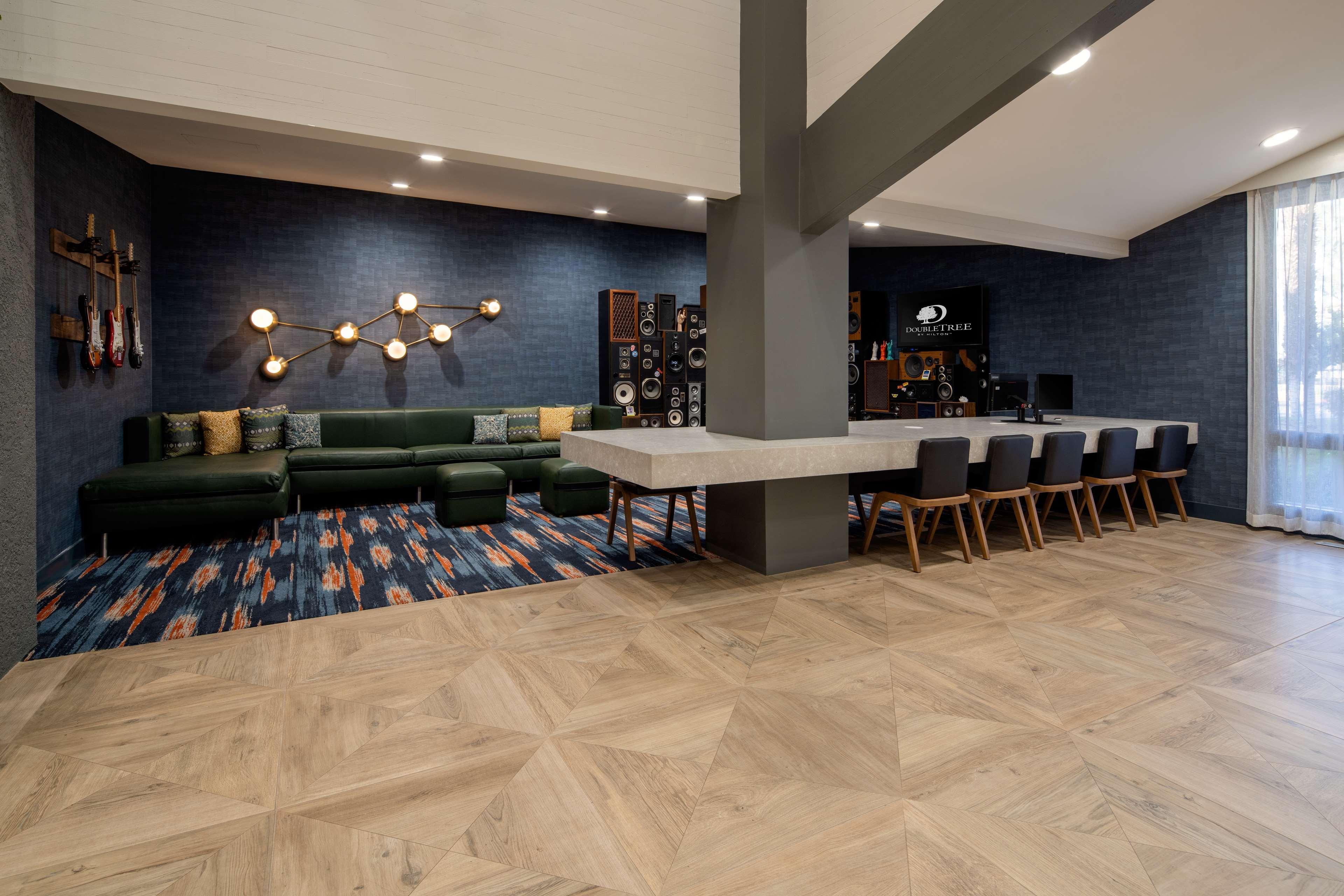 DoubleTree by Hilton Bakersfield Hotell Eksteriør bilde