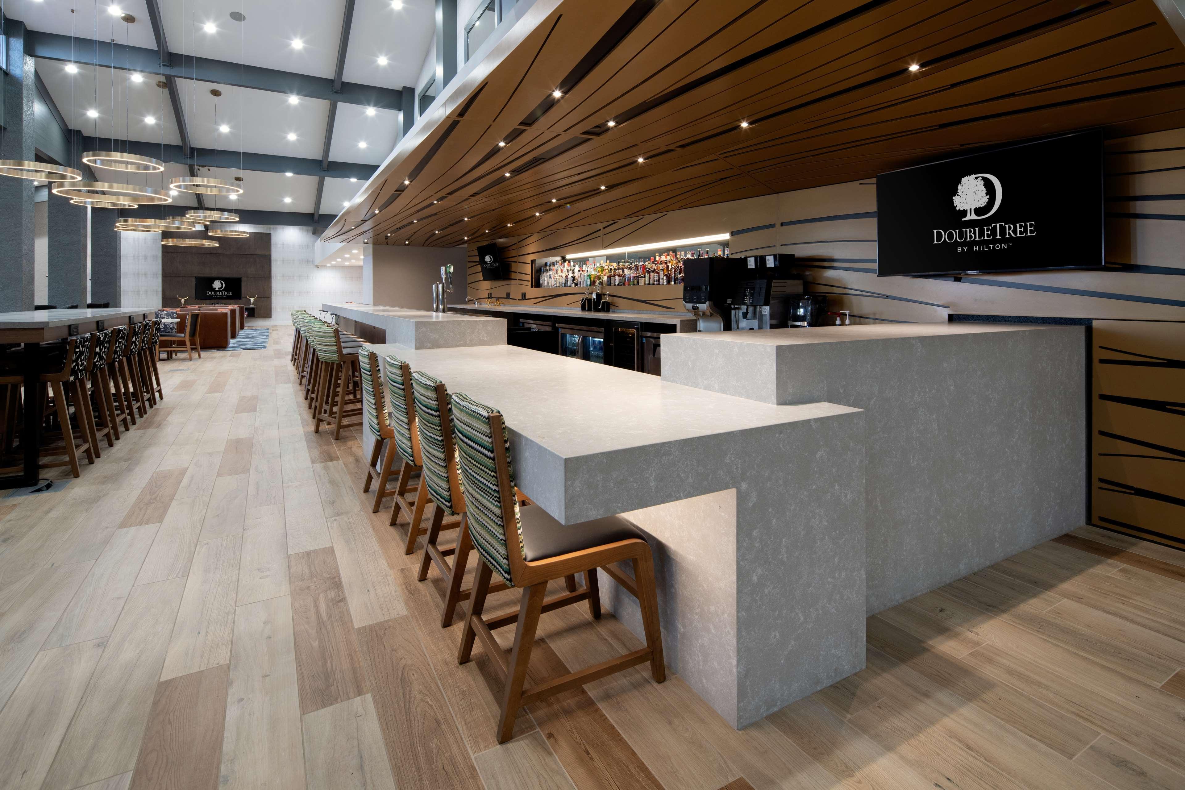DoubleTree by Hilton Bakersfield Hotell Eksteriør bilde
