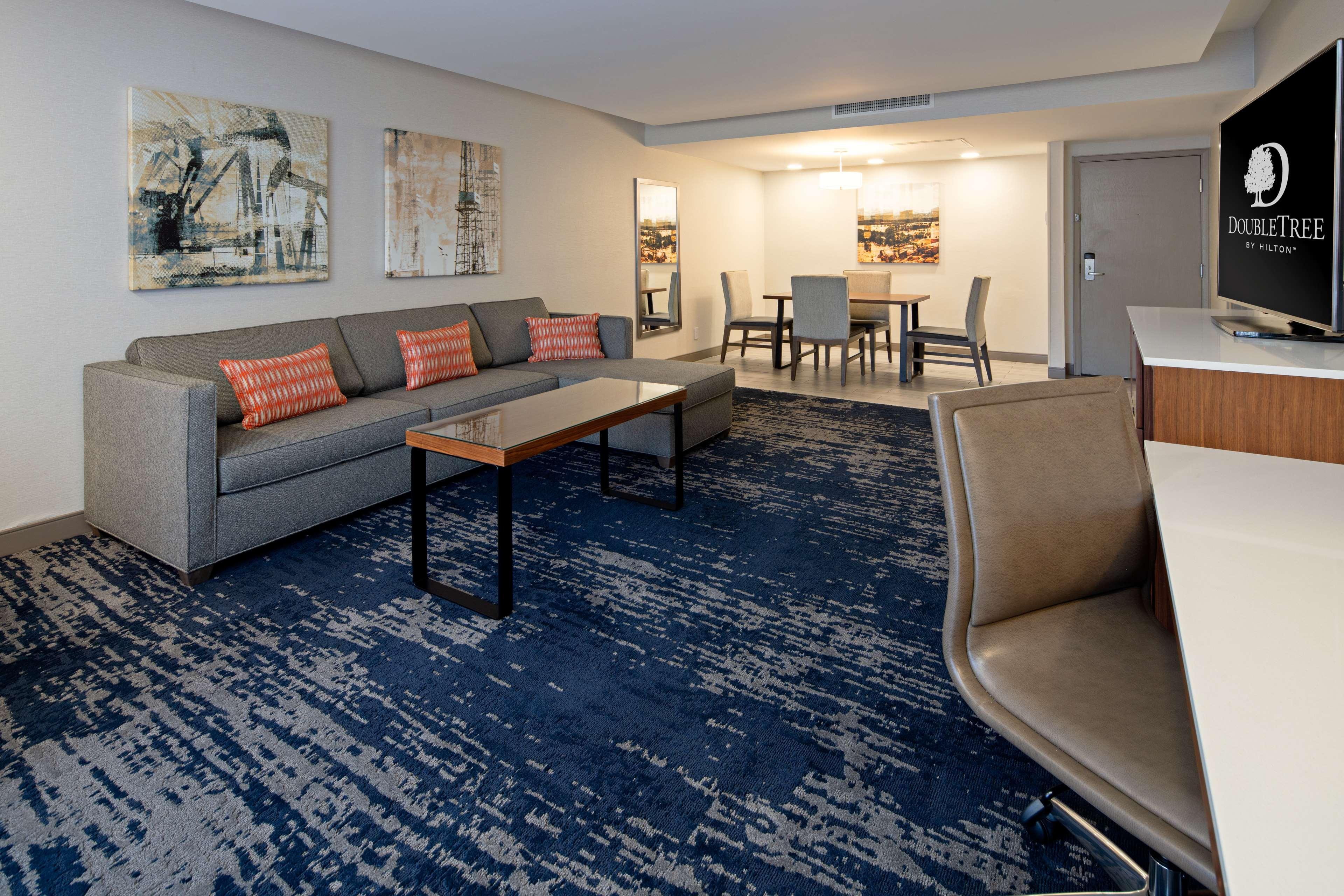 DoubleTree by Hilton Bakersfield Hotell Eksteriør bilde