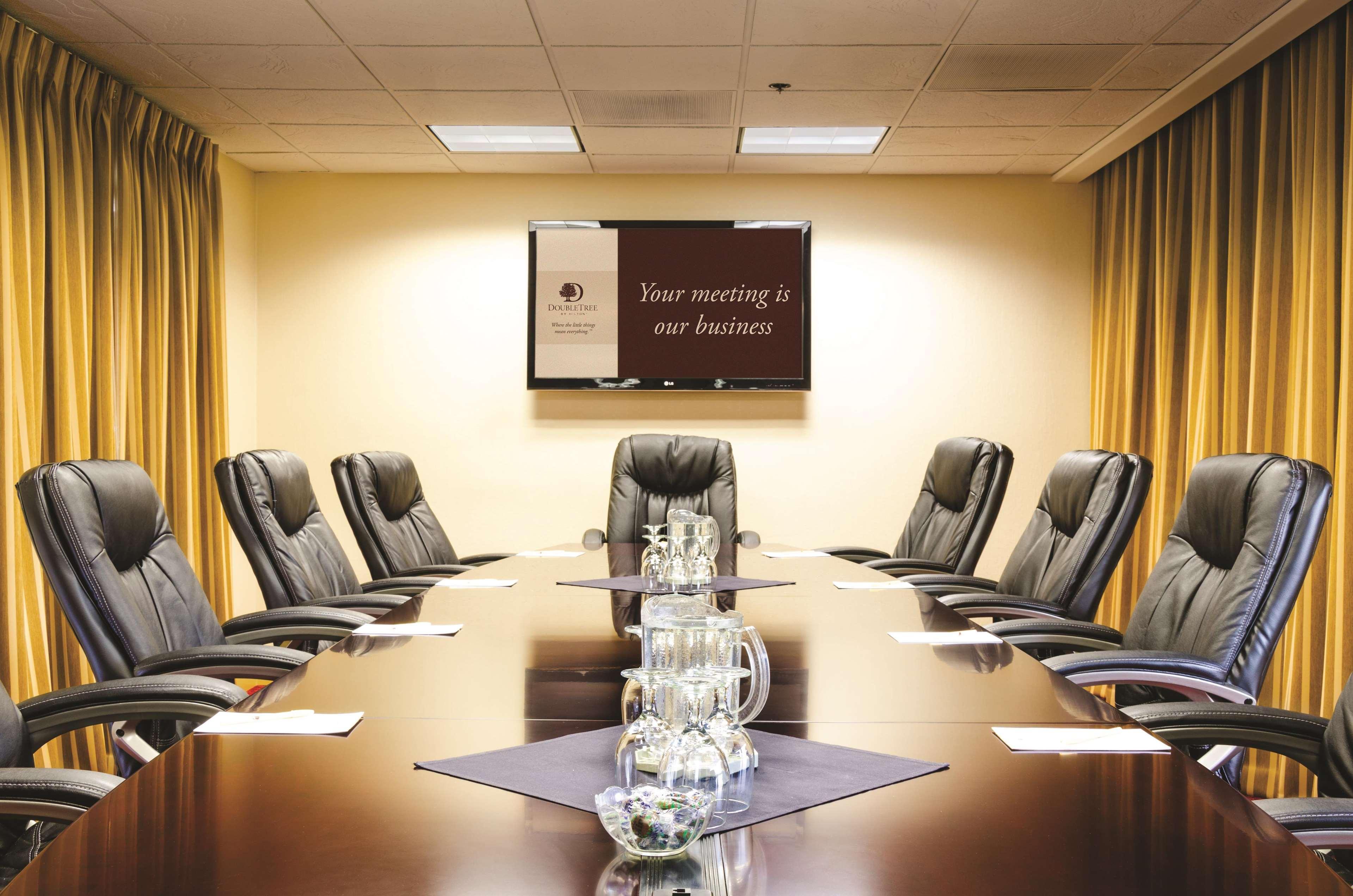DoubleTree by Hilton Bakersfield Hotell Eksteriør bilde