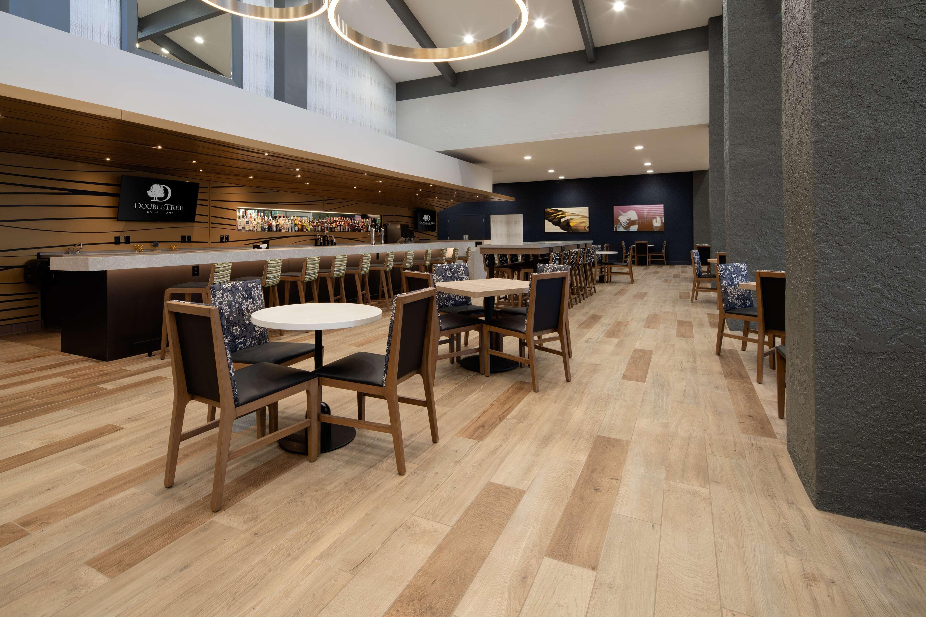 DoubleTree by Hilton Bakersfield Hotell Eksteriør bilde