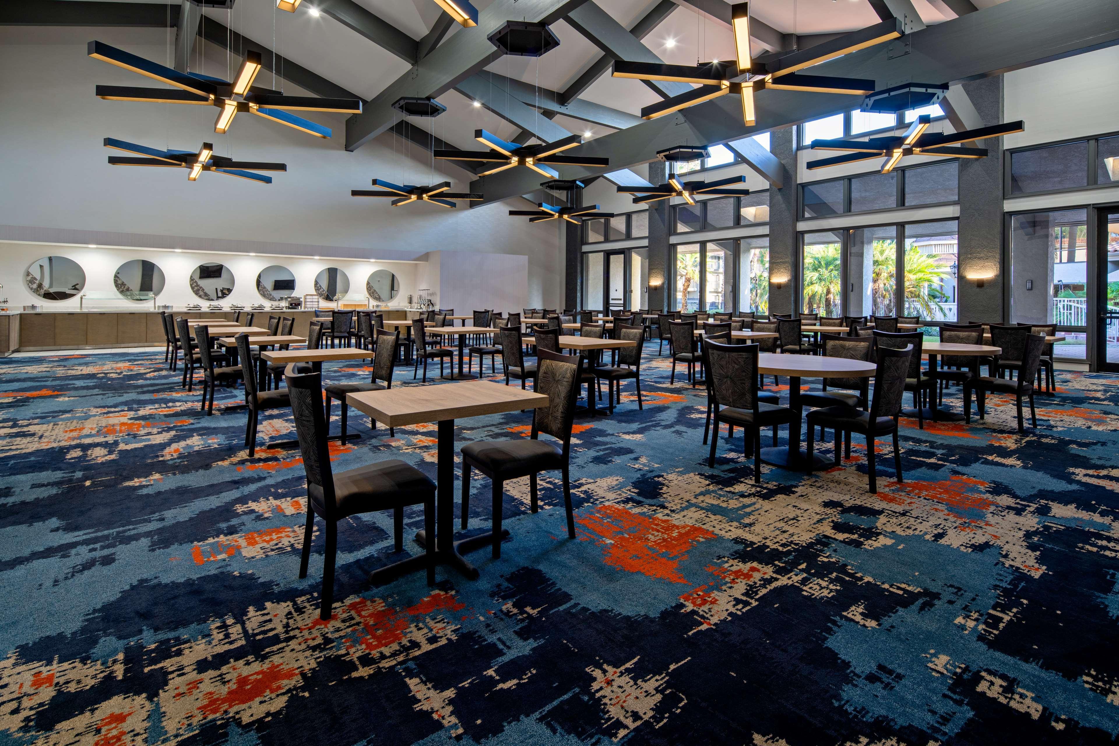 DoubleTree by Hilton Bakersfield Hotell Eksteriør bilde