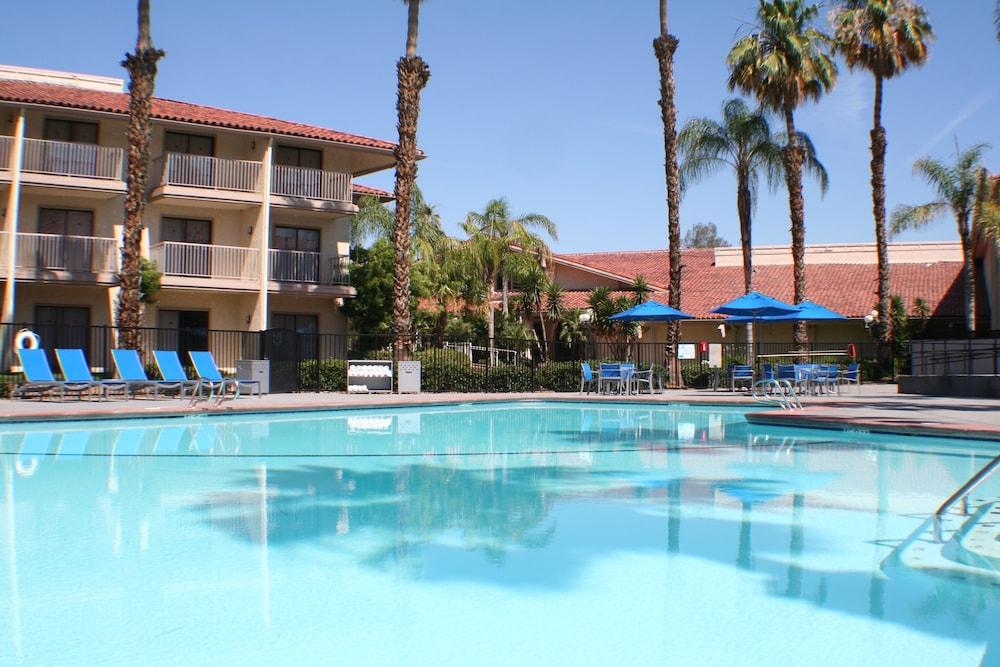 DoubleTree by Hilton Bakersfield Hotell Eksteriør bilde
