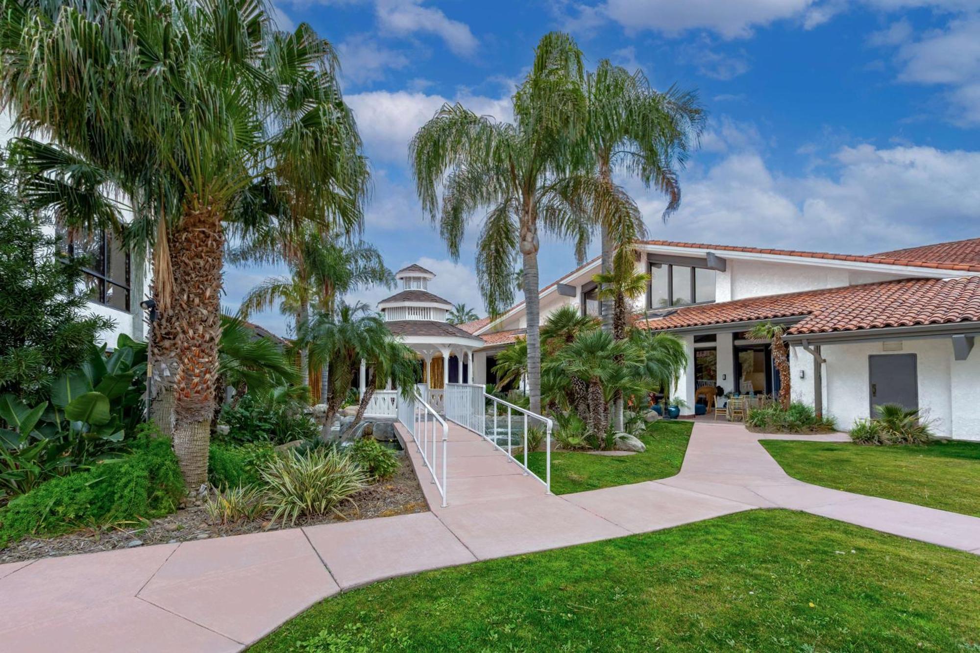 DoubleTree by Hilton Bakersfield Hotell Eksteriør bilde