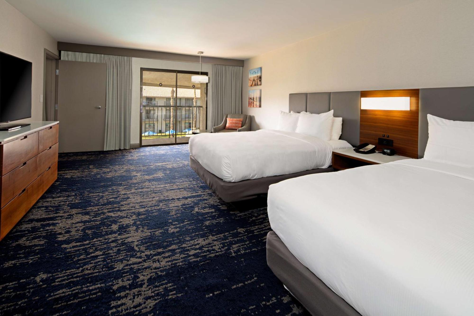 DoubleTree by Hilton Bakersfield Hotell Eksteriør bilde