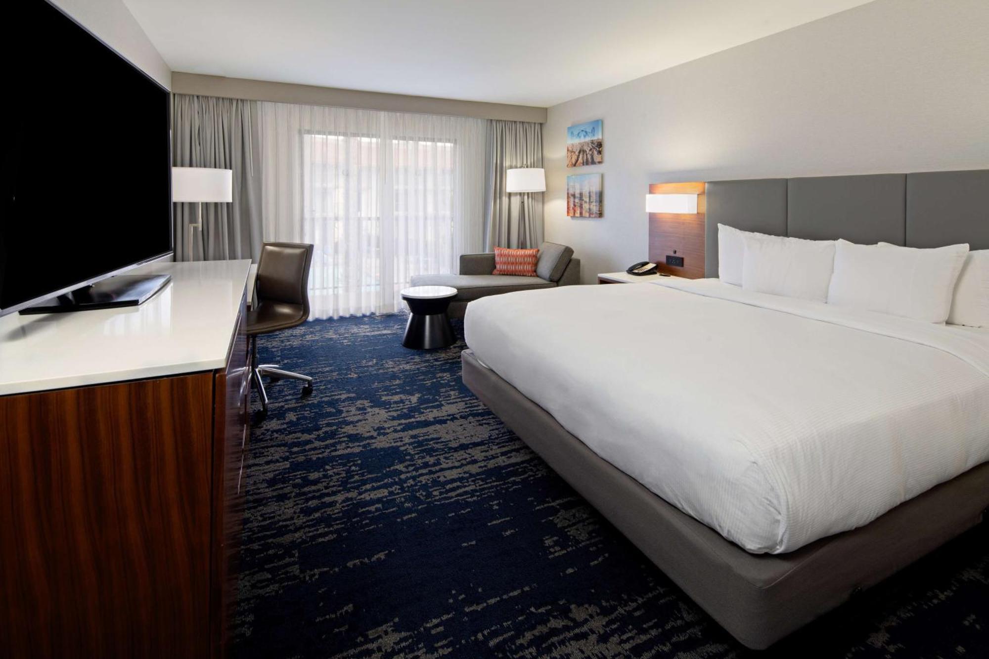 DoubleTree by Hilton Bakersfield Hotell Eksteriør bilde