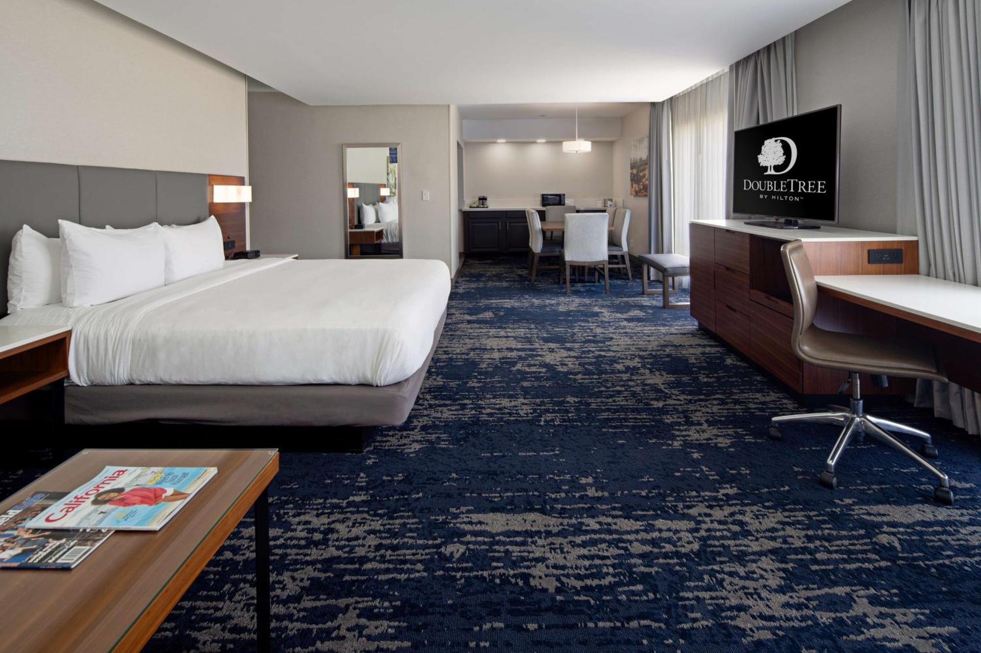 DoubleTree by Hilton Bakersfield Hotell Eksteriør bilde