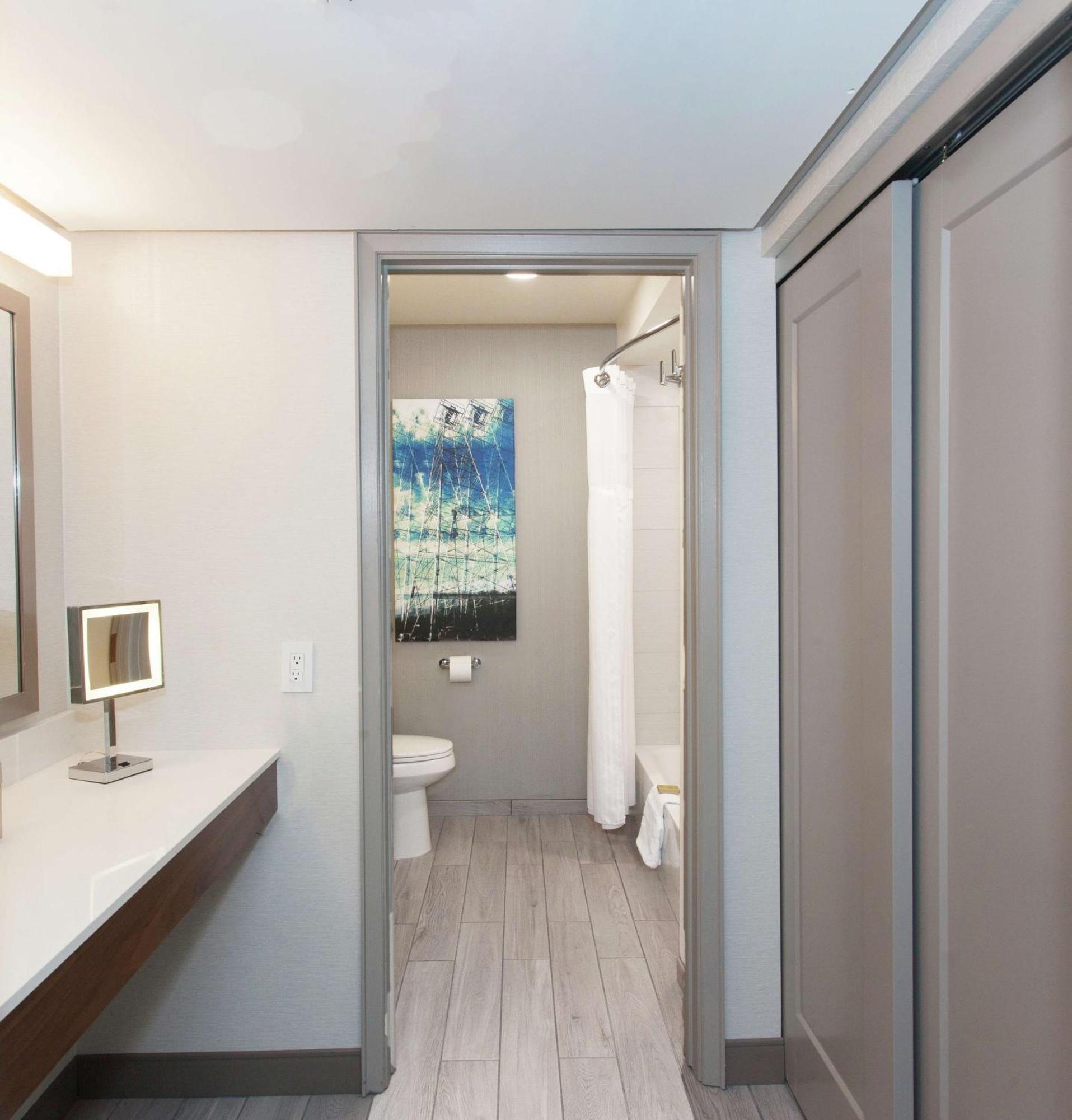 DoubleTree by Hilton Bakersfield Hotell Eksteriør bilde