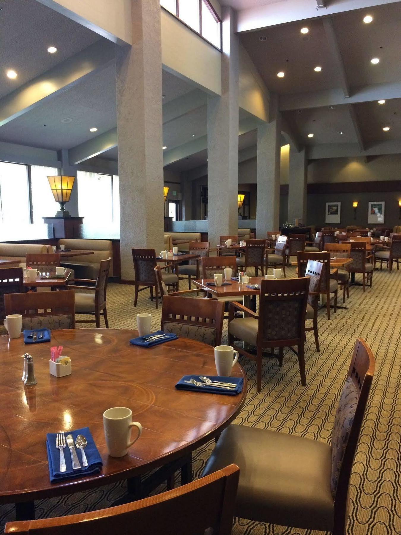 DoubleTree by Hilton Bakersfield Hotell Eksteriør bilde