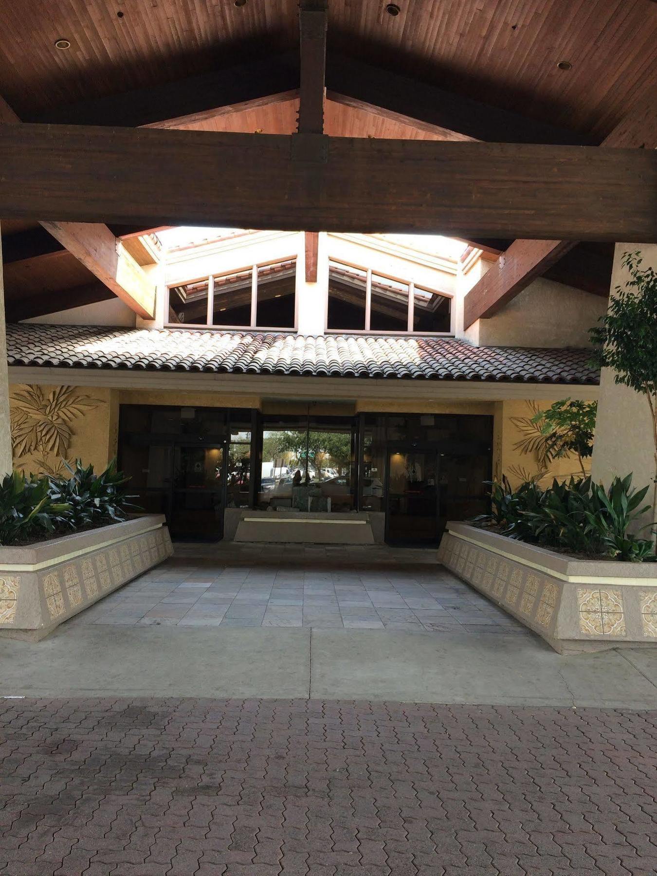 DoubleTree by Hilton Bakersfield Hotell Eksteriør bilde