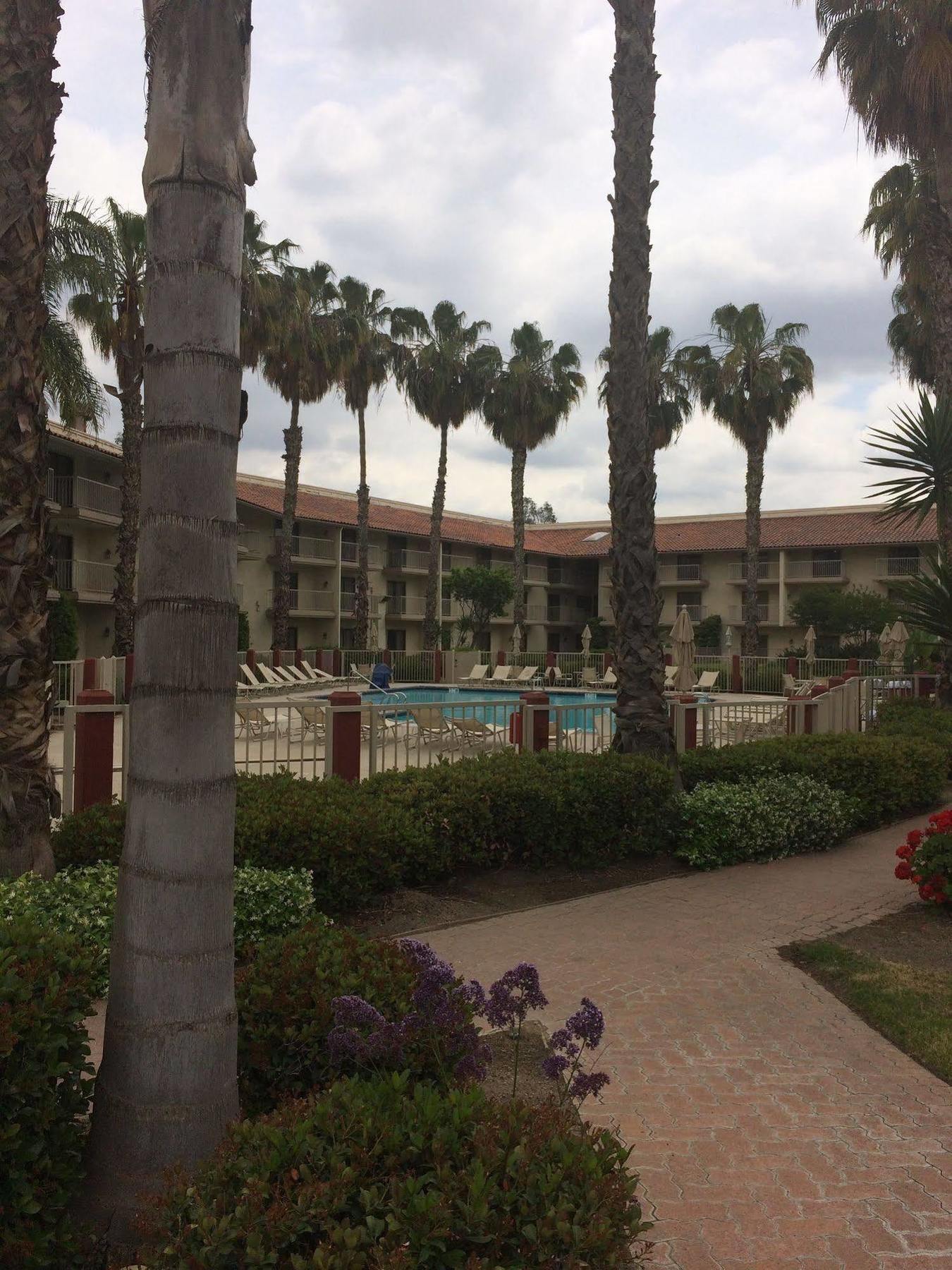 DoubleTree by Hilton Bakersfield Hotell Eksteriør bilde